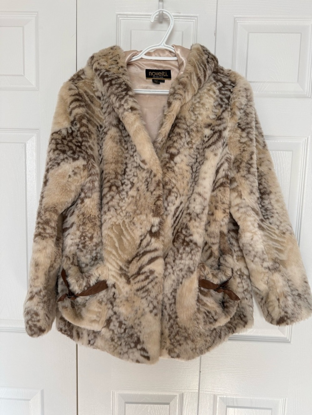 Faux Fur Hooded Coat in Beige Brown